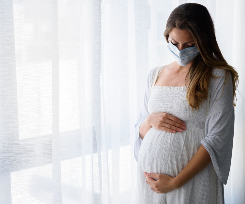 Jakie są powikłania dla kobiety ciężarnej i jej dziecka z powodu COVID-19?