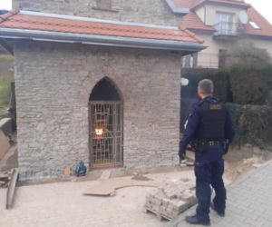 Podpalił kapliczkę w Jasienicy. 38-latek złapany na gorącym uczynku