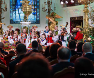 Karol i Marta Nawroccy na kolędowaniu