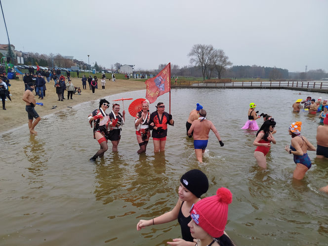 Mazowieckie Morsy otworzyły sezon morsowania 2025/2026 nad zalewem w Siedlcach