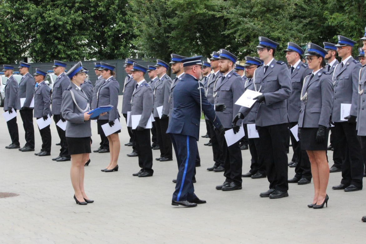 Święto policji w Toruniu. Funkcjonariusze odebrali nagrody i nominacje