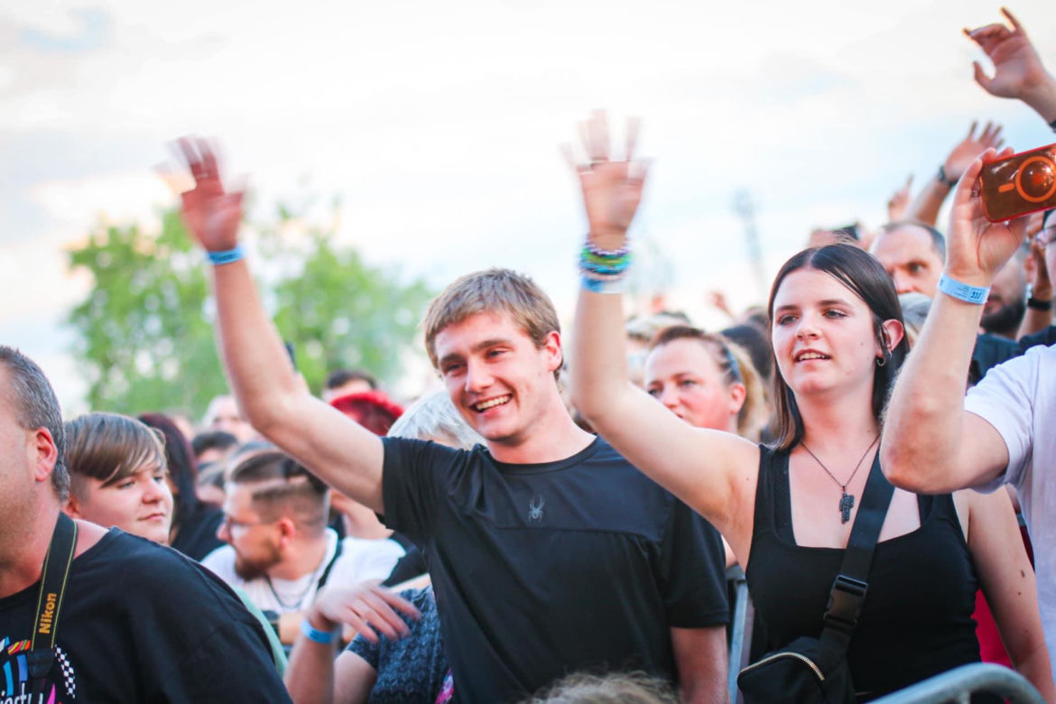Sosnowiec Fun Festival. Publiczność szaleje przed sceną