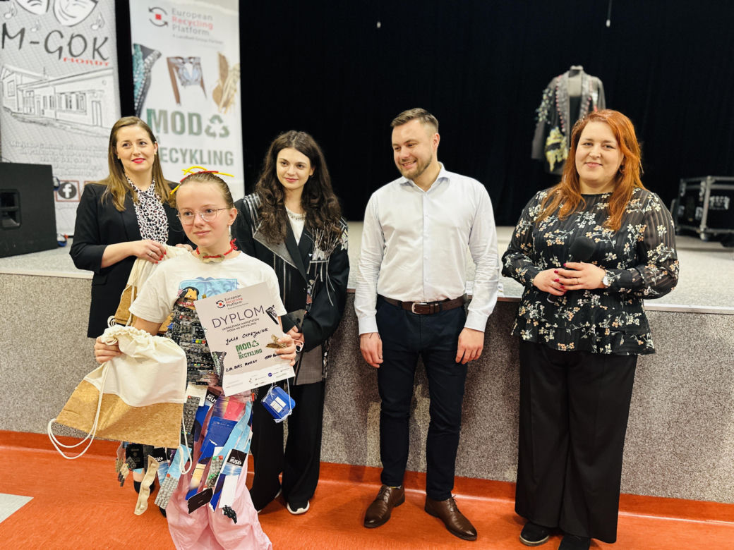 Szykowne śmieci – projekt „Moda na recykling” w gminie Mordy