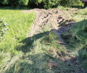 Pękła mu guma i stracił panowanie nad ciężarówką! Paskudny wypadek koło Trzemeszna