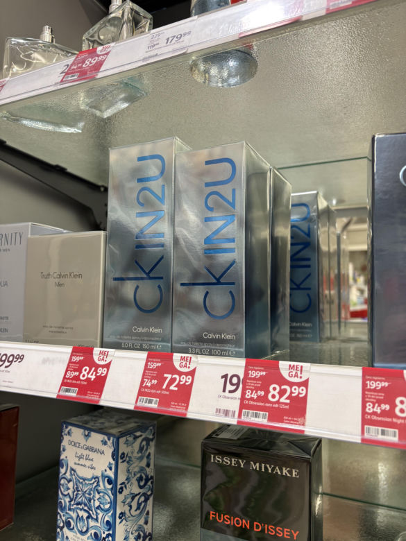 Wyprzedaż perfum w Rossmannie