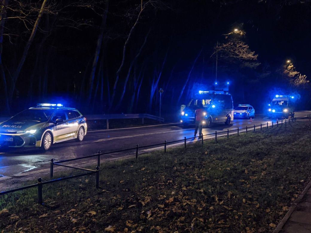 Wsiadła na motocykl z pijanym kierowcą. Skończyła w szpitalu po zderzeniu z osobówką