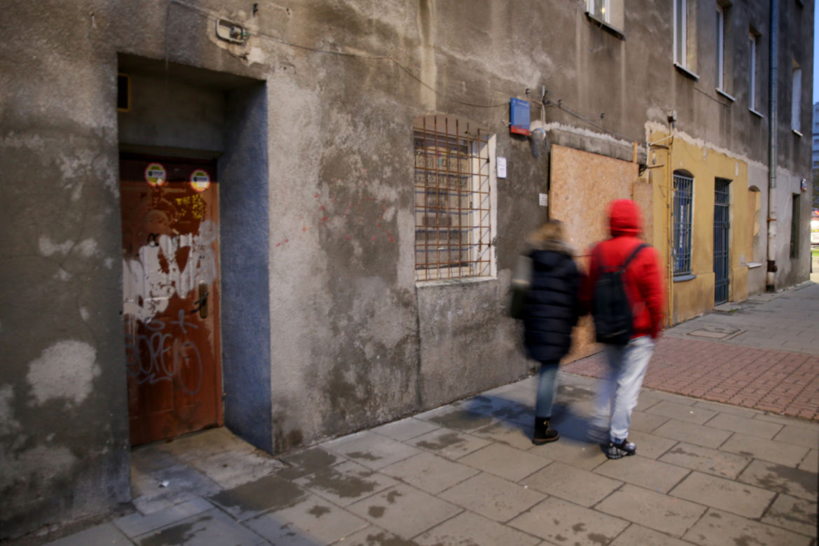 Praga-Południe: Złodzieje splądrowali wszystkie mieszkania w kamienicy na Kamionku. „Zabrali nawet deskę klozetową”