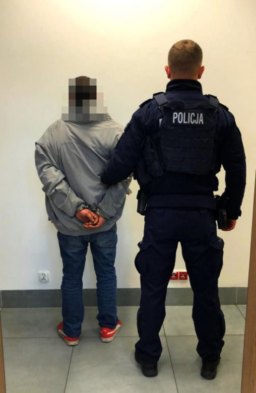 Białystok. Mężczyźni w kapturach kombinowali coś na parkingu. Wezwano policję