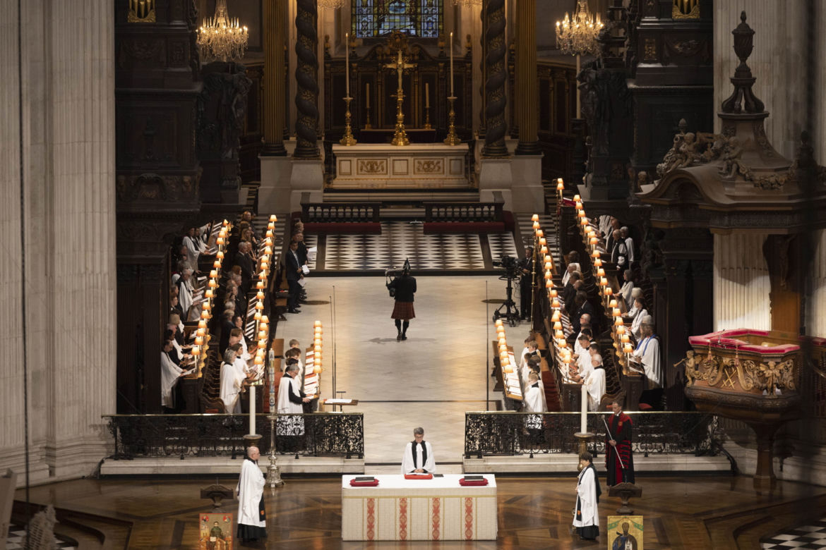 Msza ku czci zmarłej Elżbiety II. Wyjątkowe wykonanie hymnu. "God save the King"