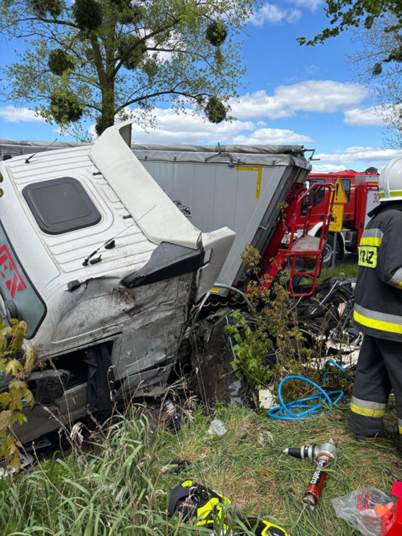 Śmiertelny wypadek pod Olsztynem. 39-latek zignorował znak "stop"? [ZDJĘCIA].