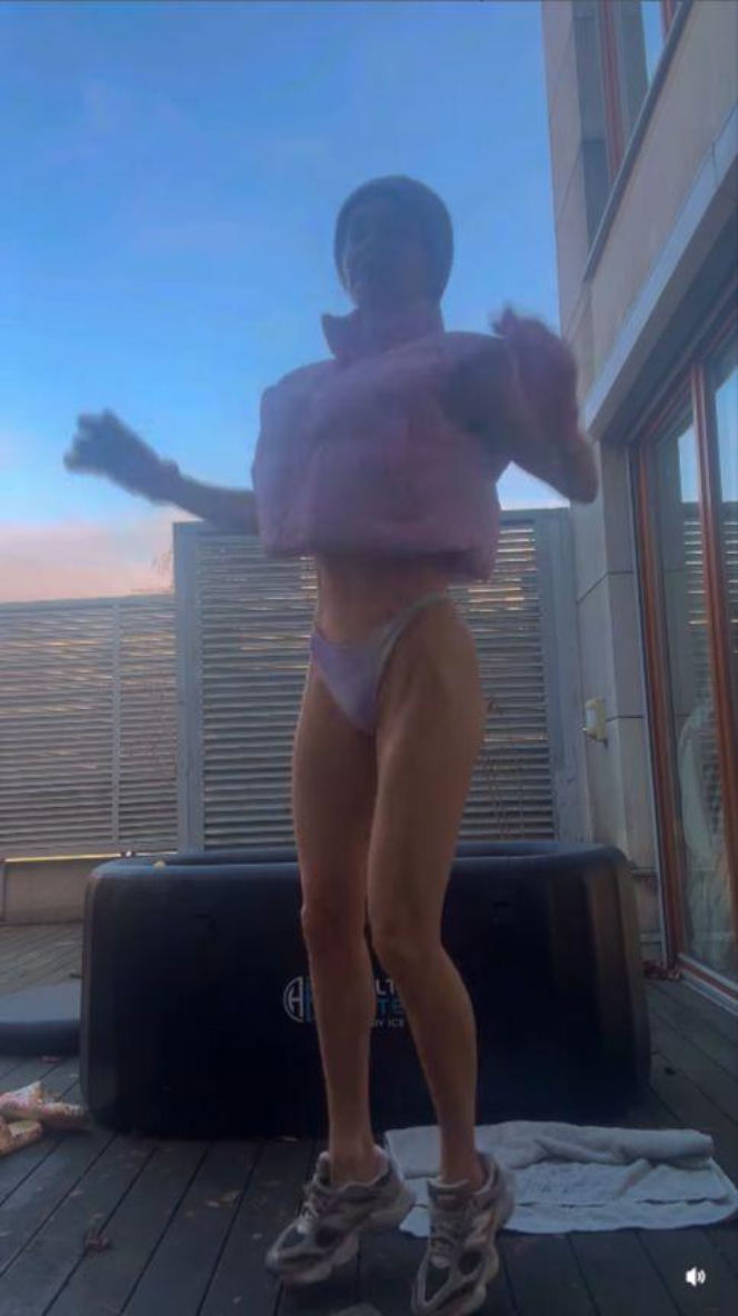 Doda morsuje na tarasie