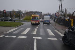 Młodzieniec wjechał w kobietę na pasach. 36-latka wylądowała w szpitalu