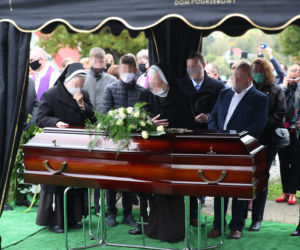 Męcina pożegnała swojego proboszcza Antoniego Pisia, który zmarł na koronowirusa