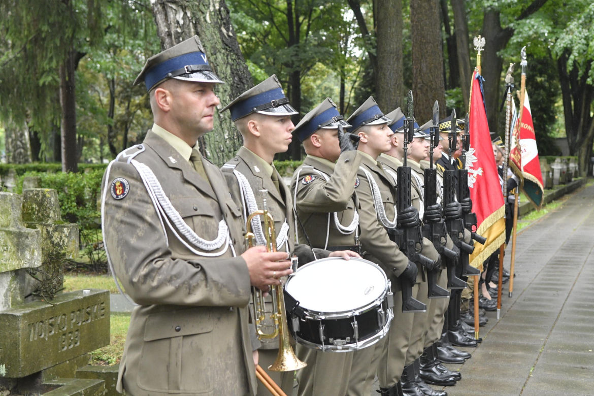 Tłumy warszawiaków żegnają "Paulinkę" z Powstania. Pogrzeb Anny Jakubowskiej