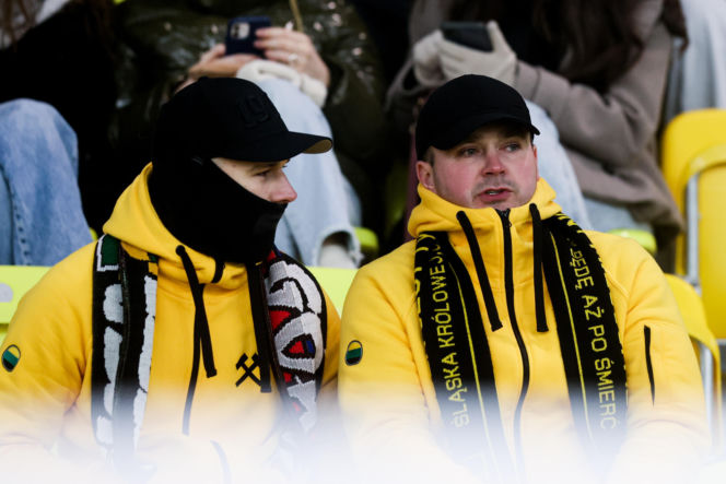 Kibice GKS Katowice dopingowali piłkarzy w meczu z Pogonią