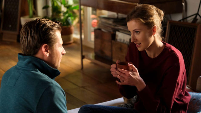 M jak miłość odc. 1914. Natalka (Dominika Suchecka), Adam Karski (Patryk Szwichtenberg)