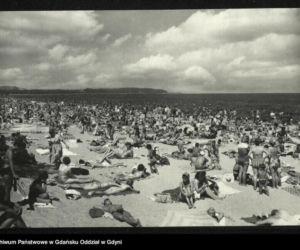 Golizna na plaży w czasch PRL