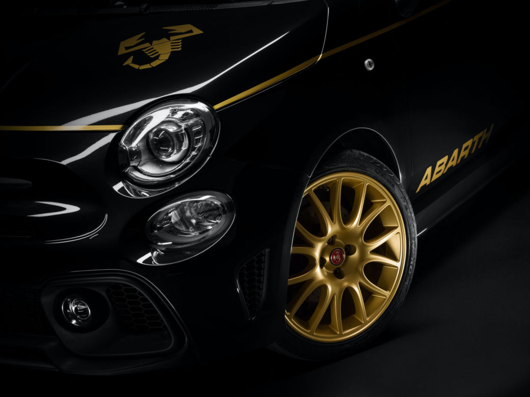 Abarth 595 Monster Energy Yamaha i Scorpioneoro