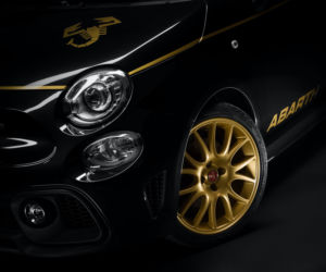 Abarth 595 Monster Energy Yamaha i Scorpioneoro