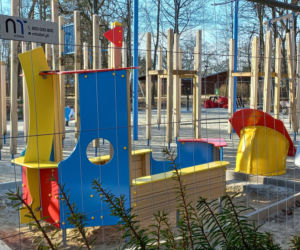 Statek w naprawie, pająk już jest. Trwa modernizacja placu zabaw w Parku Tysiąclecia w Lesznie