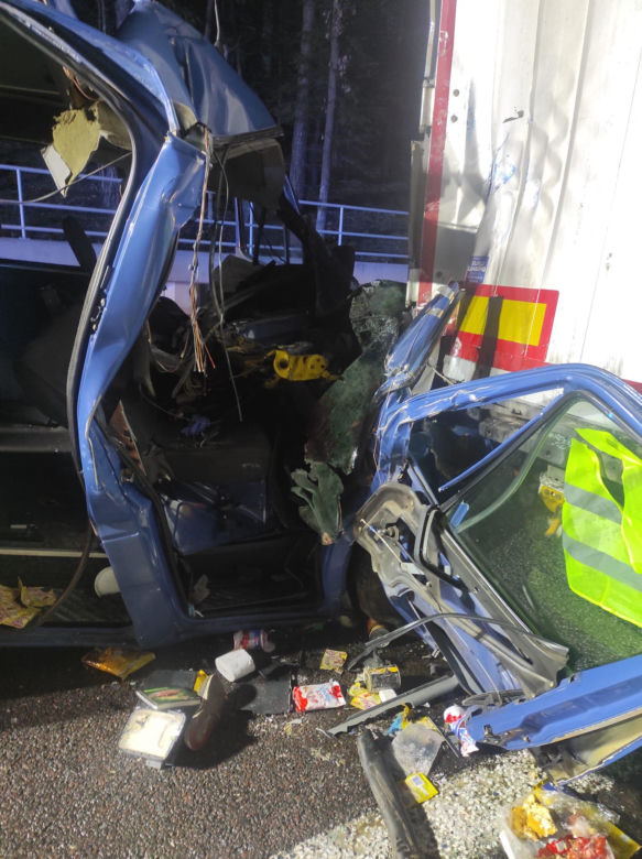 Tragiczny wypadek busa w woj. lubelskim. Jedna osoba nie żyje, jest wielu rannych