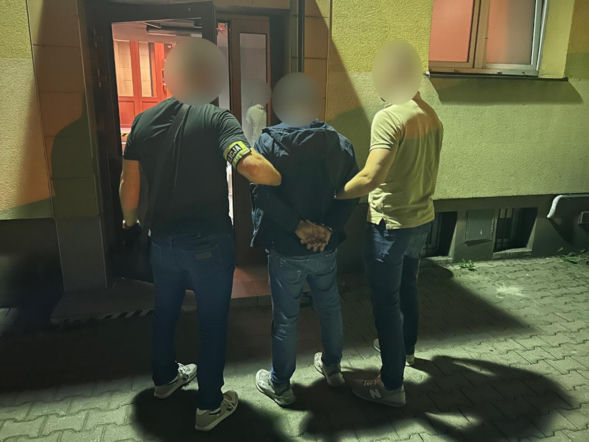 Obcokrajowiec zaczepiał dziewczynki i robił okropne rzeczy. Teraz zajęła się nim policja