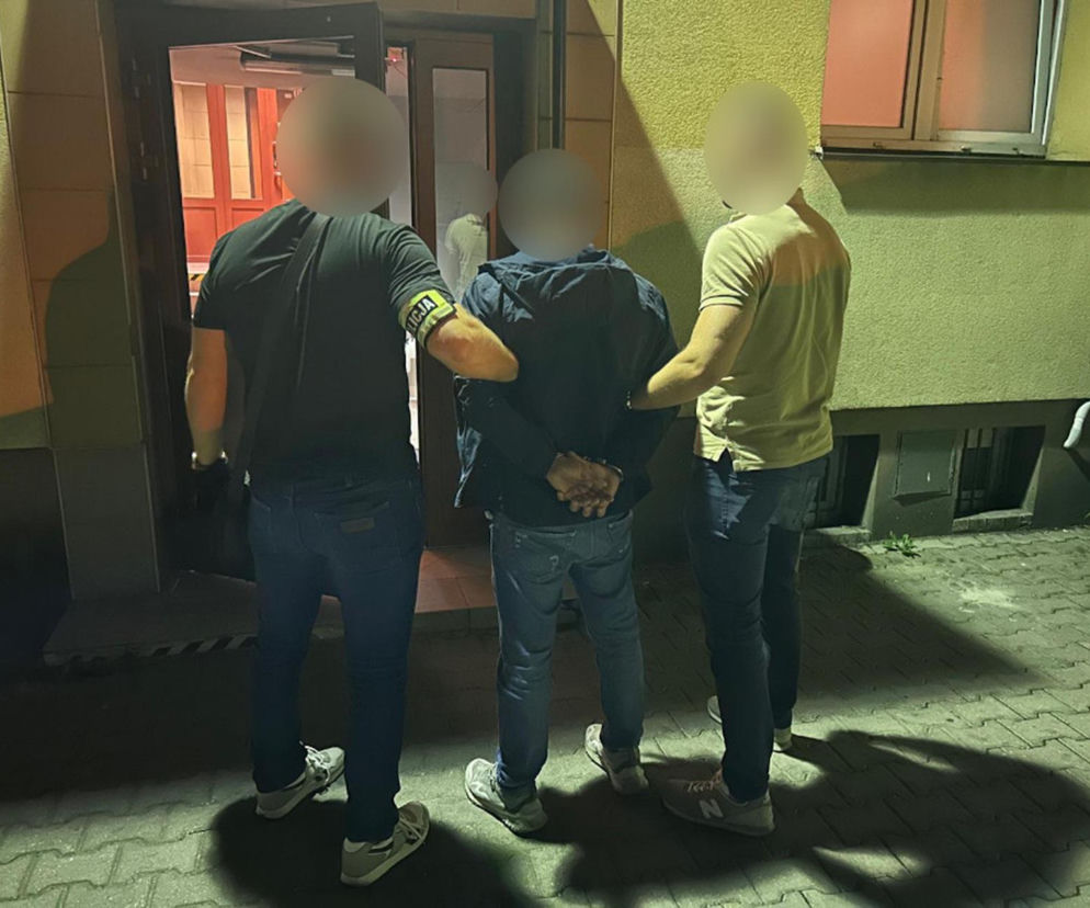 Obywatel Azerbejdżanu robił okropne rzeczy się na przystanku w Warszawie. Policja zatrzymała 36-latka