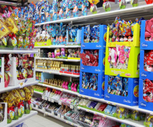 Gdzie kupić najtaniej białą kiełbasę, majonez, jaja, masło i cukier na Wielkanoc 2026? Sprawdzamy aktualne ceny w pięciu sieciach