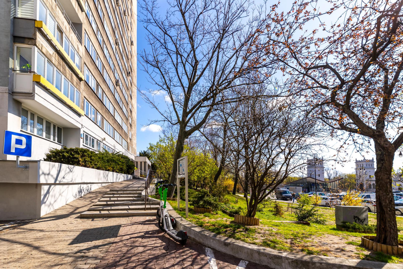 Blok Młotek na Smolnej 8 w Warszawie