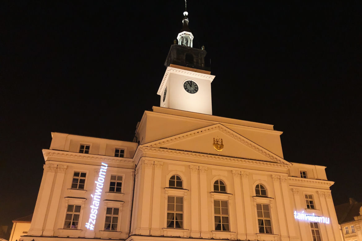Słuszna idea czy zbędna ozdoba? #zostańwdomu na kaliskim ratuszu