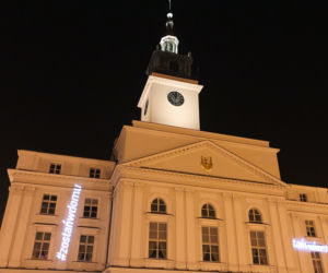 Słuszna idea czy zbędna ozdoba? #zostańwdomu na kaliskim ratuszu