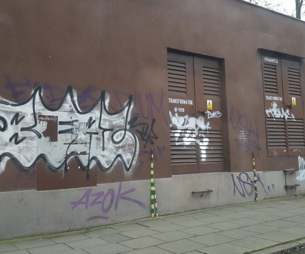 Przykładowy budynek ozdobiony nielegalnymi graffiti