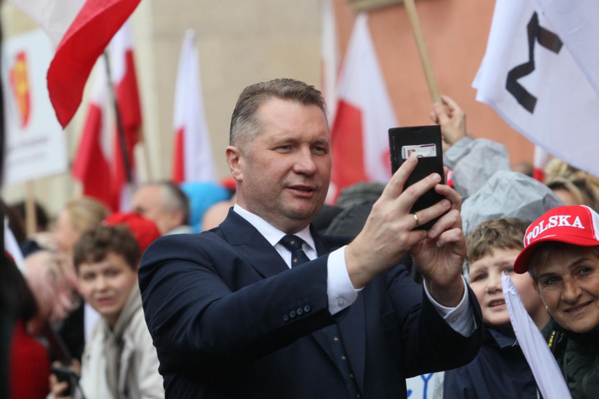 Przemysław Czarnek był królem parkietu we włoskim hotelu. Tam poznał piękną małżonkę [ZDJĘCIA]