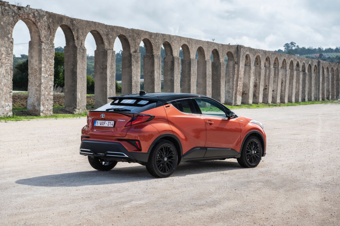 Toyota C-HR 2.0 Hybrid Dynamic Force 184 KM e-CVT