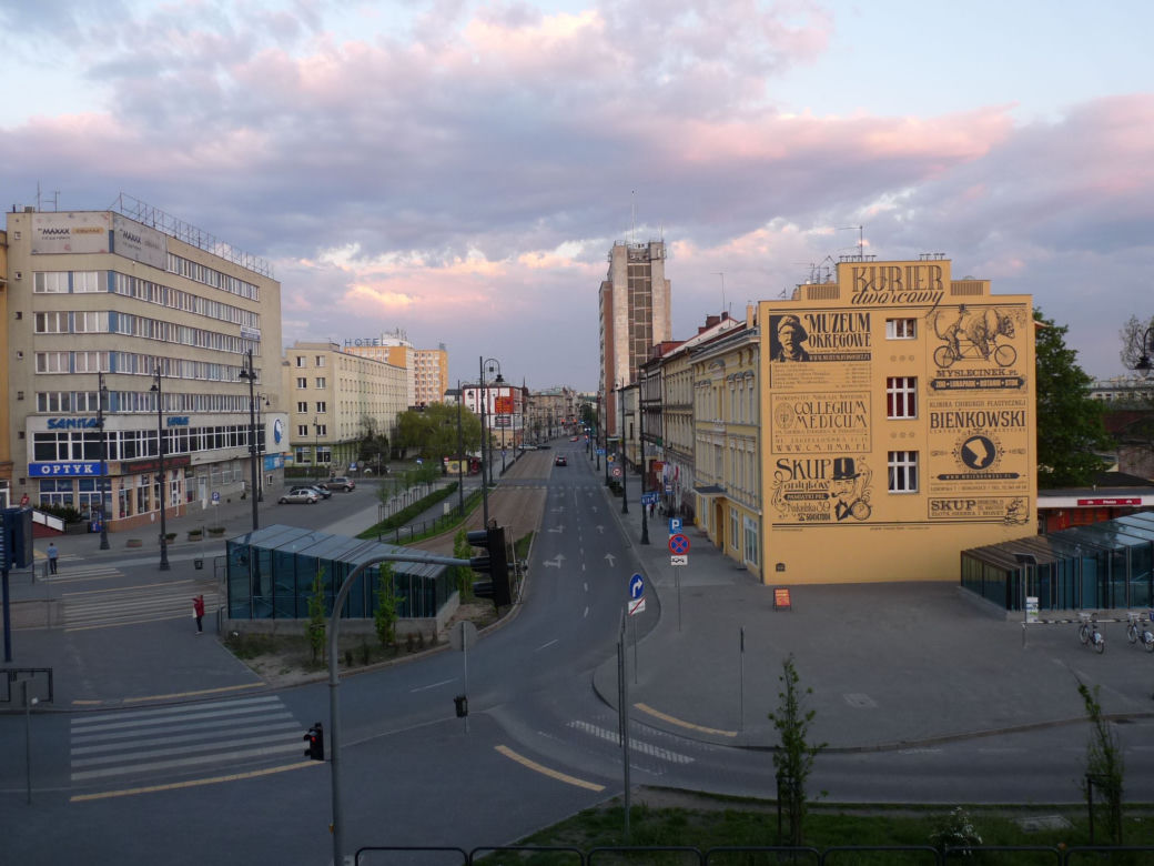 Nowa retrościana na kamienicy przy ulicy Dworcowej