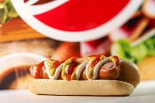 Śląskie. Wykłócał się o zimnego hot doga. O mały włos nie trafił do więzienia