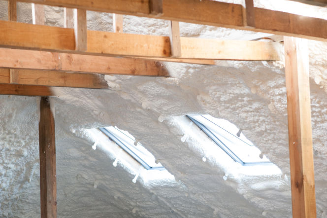 belki sufitowe izolacja