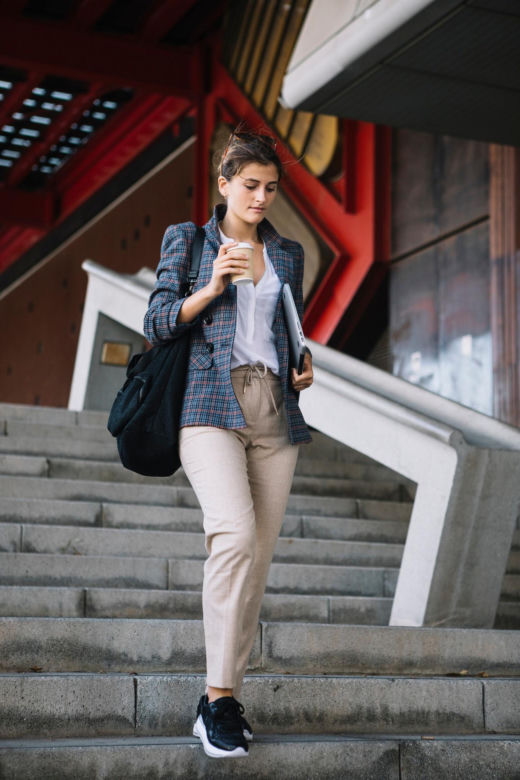 Styl preppy wraca do łask. Jak tworzyć stylizacje rodem z amerykańskich uczelni?