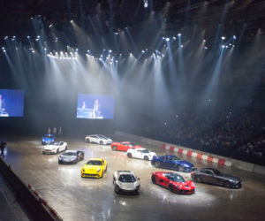 Parada Carporn w Belfaście podczas pierwszego przystanku ogólnoświatowej trasy Clarkson, Hammond & May Live