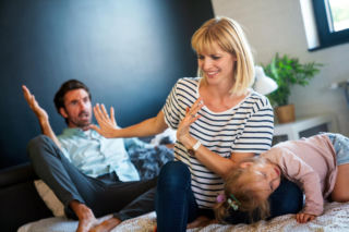 Syndrom progu drzwi. Jak stres z pracy wpływa na relacje rodzinne