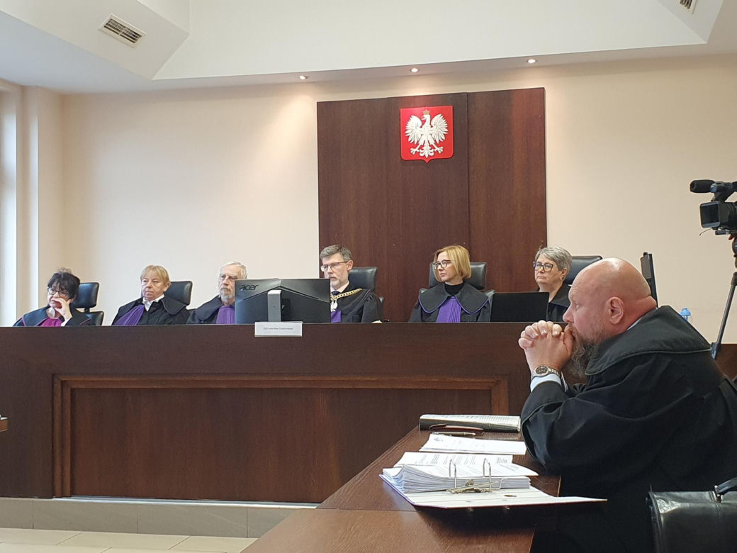 Związał księdza i zakleił mu usta. Zabił dla pieniędzy z kolędy. Tomasz J. Przed sądem