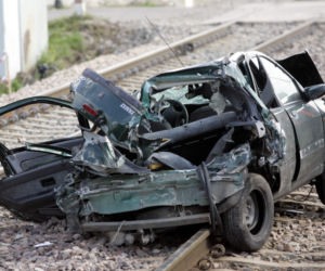 Janówek: Pociąg uderzył w auto pod Nowym Dworem Mazowieckim. Stały pociągi z Warszawy do Gdańska ZDJĘCIA