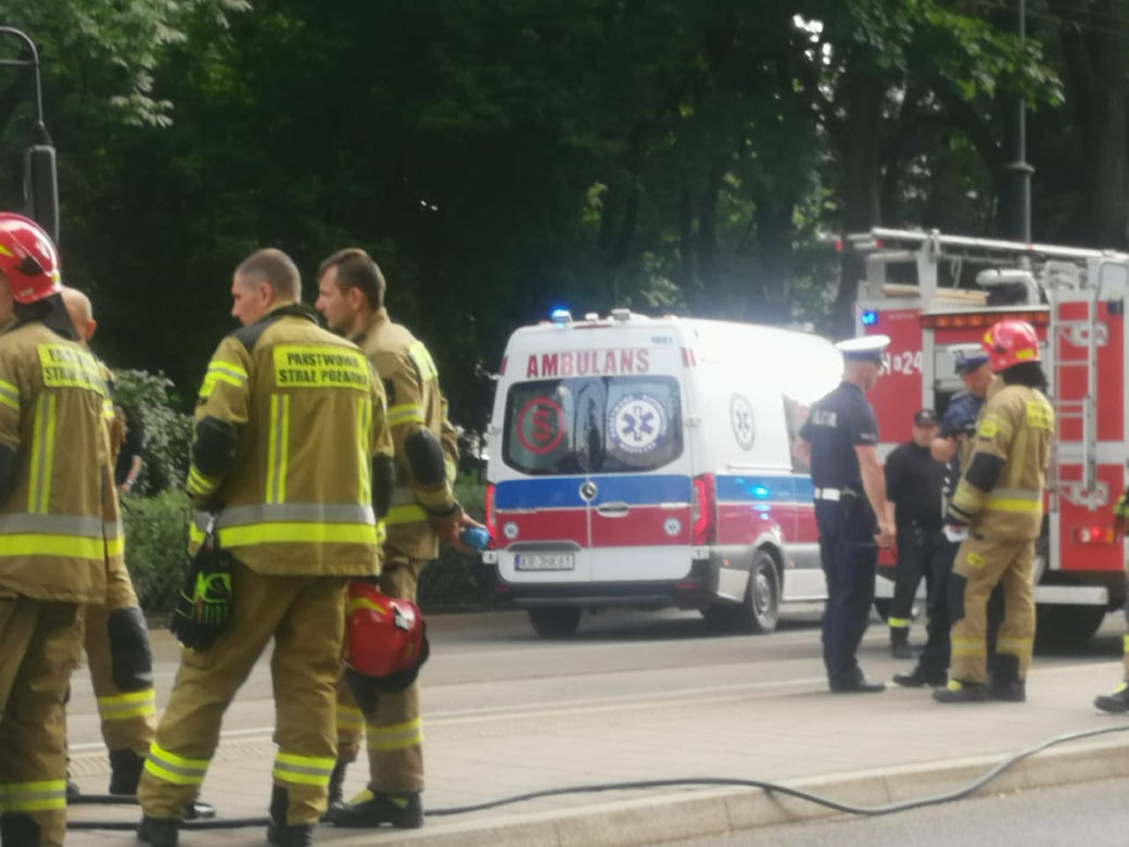 Kobieta wpadła pod tramwaj. Dramatyczny wypadek w centrum Krakowa