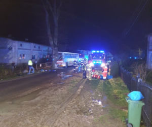 Autobus z dziećmi uderzył w drzewo! Są ranni. Dramat w Trzebiechowie [GALERIA]