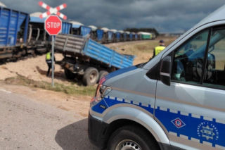 Pociąg staranował ciągnik rolniczy. Wypadek na niestrzeżonym przejeździe kolejowym