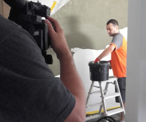 Metamorfoza ściany w salonie BETON na ścianie!
