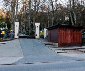 Koronawirus w Trójmieście. Cmentarz w Sopocie zamknięty z powodu zarazy
