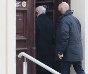 Jarosław Kaczyński jak co niedziela pojechał na mszę do kościoła św. Benona