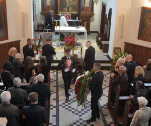 Poruszające sceny na pogrzebie Andrzeja Beya-Zaborskiego. Przy urnie pojawił się wyjątkowy detal