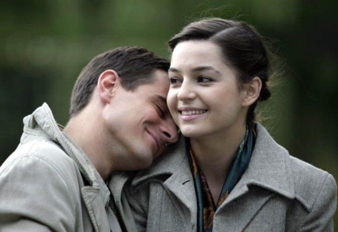 CZAS HONORU. Lena (Agnieszka Więdłocha) i Janek (Antoni Pawlicki)